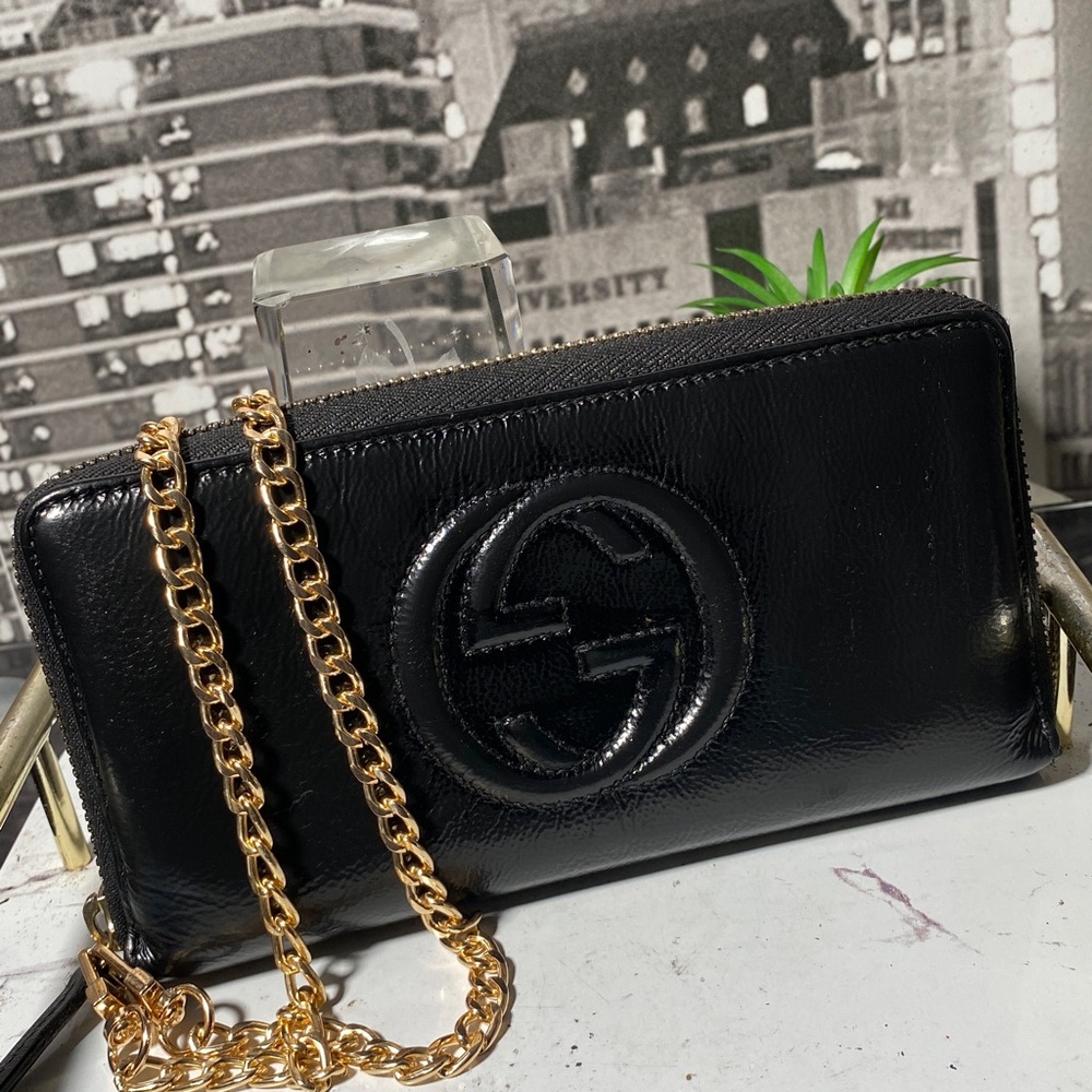 Authentic GUCCI SOHO Interlocking G Patent Leather Zippy Wallet - Picture 4 of 17